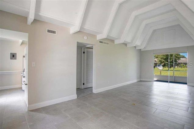 Photo - 3033 Club Cir