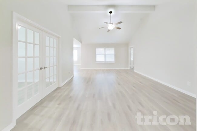 Photo - 308 Crooked Pine Court