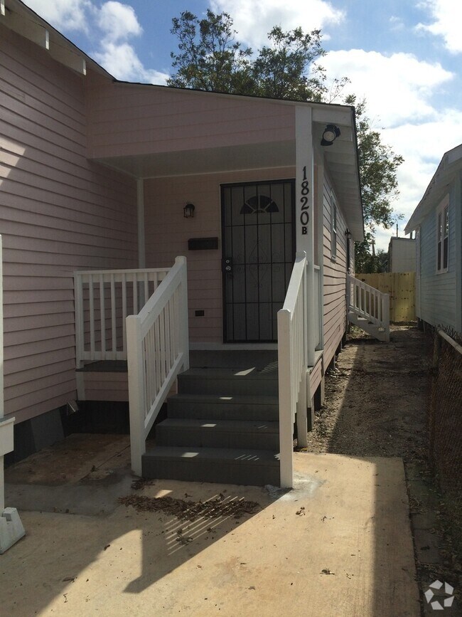 Building Photo - 1820 Agriculture St Unit 1820B Agriculture St. Rental