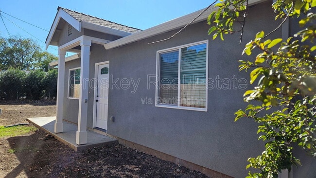 Building Photo - 45 Banchio St Unit A