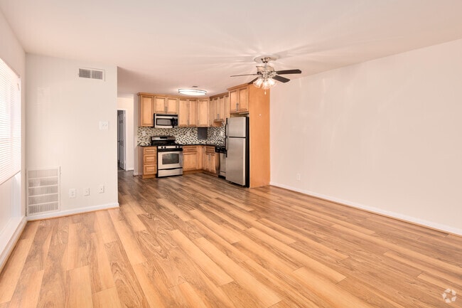 2BR, 1BA - 940SF - Living Room