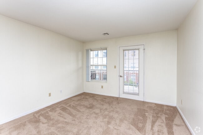 2BR, 2BA - 878 SF