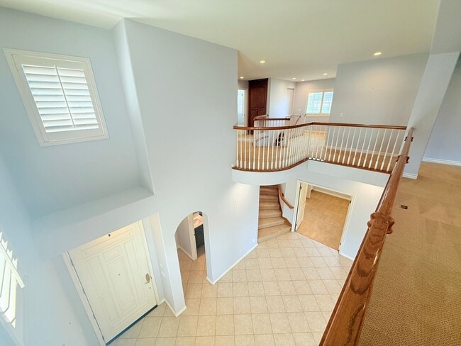 Building Photo - Spacious 4-bedroom, 3-bathroom home in New... Unit A