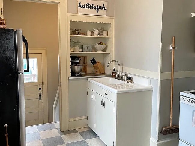 Photo - 822 W 42nd St