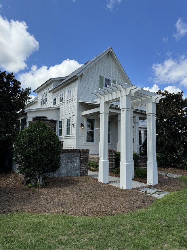 Photo - 819 Meadowsweet Ln