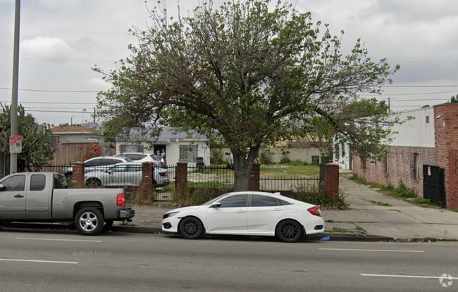 Building Photo - 1513 W Florence Ave Rental