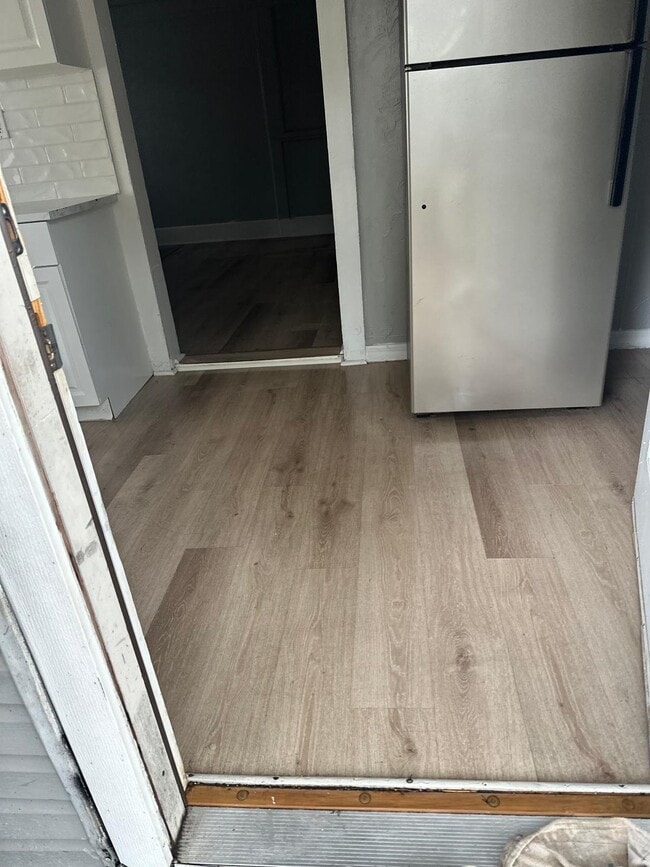 Photo - 601 8th St W