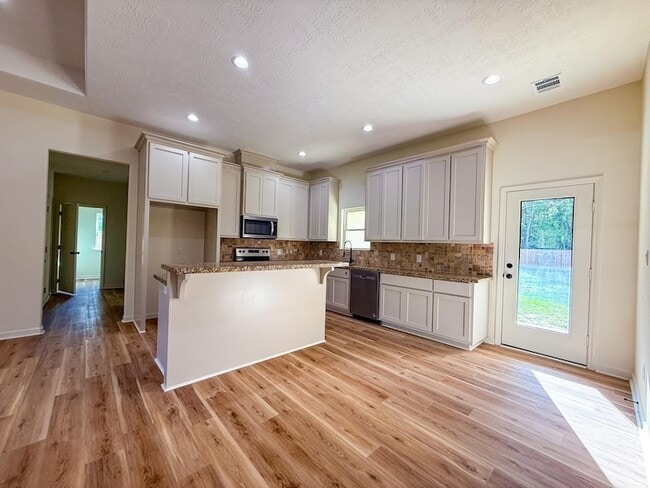 Photo - 790 Woodland St