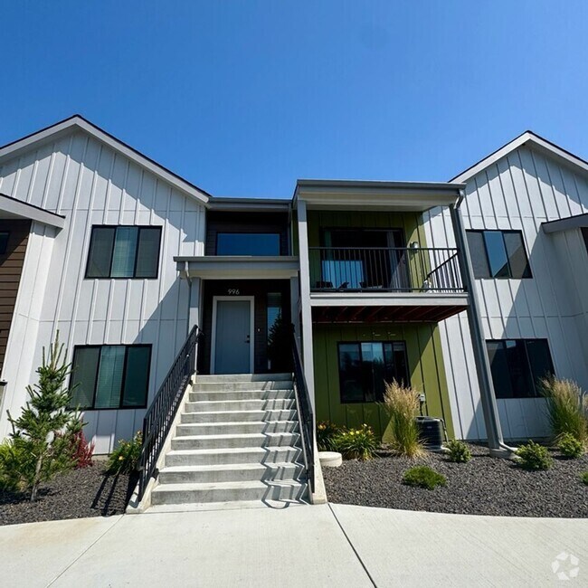 Building Photo - Cute, modern 2 bed 2.5 bath condo for rent!
