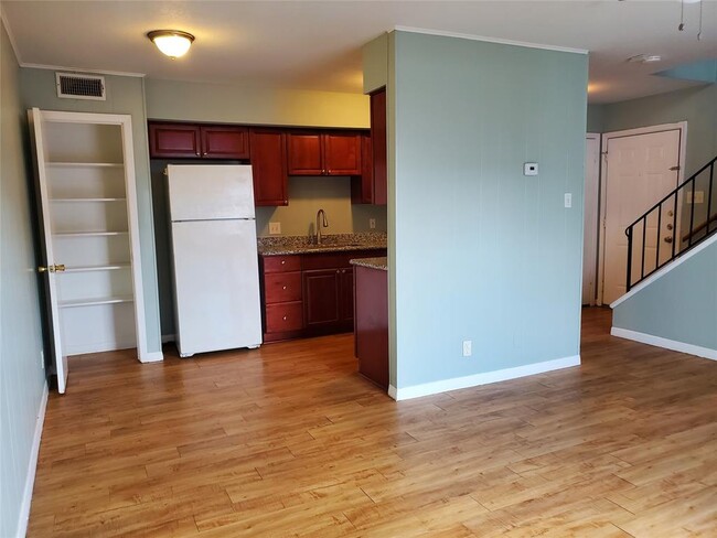 Building Photo - 2206 Mission Hill Dr Rental