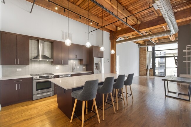 Building Photo - 525 W Superior St Unit #431