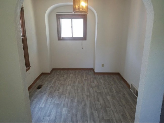 Photo - 504 Parkwood St