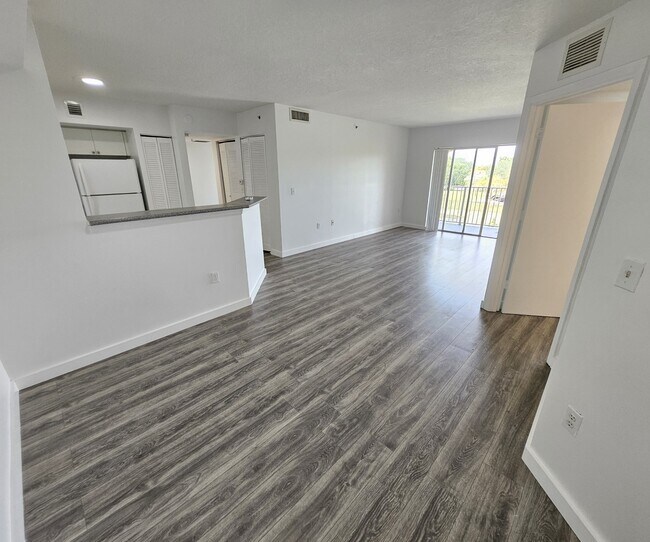 Photo - 17602 NW 25th Ave Casa Adosada