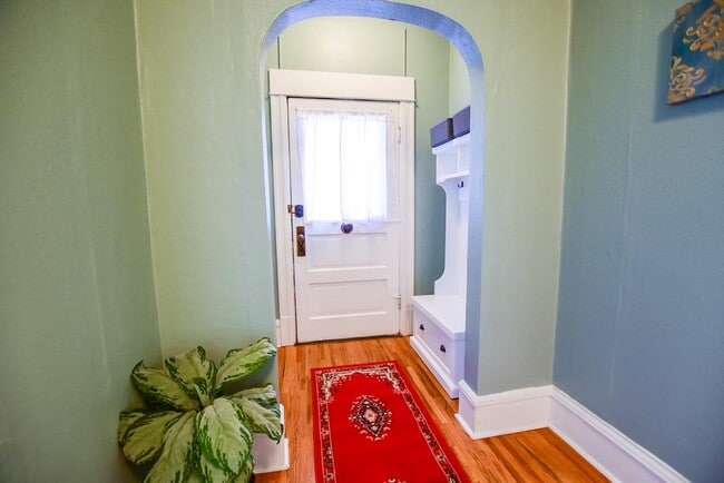 Building Photo - 1316 W Dean Ave