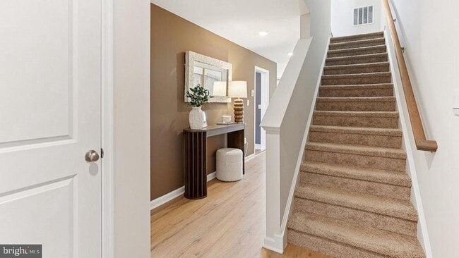 Photo - 122 Essex Dr