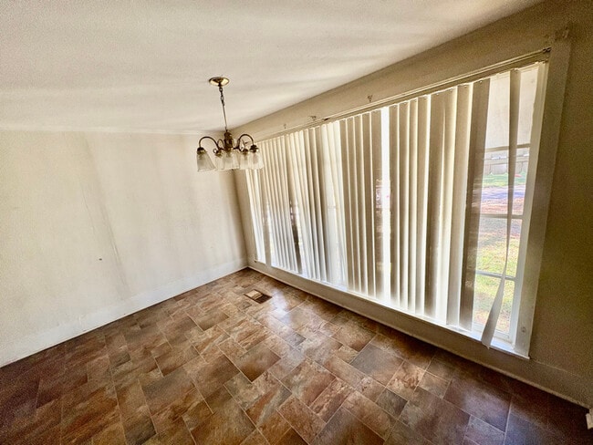 Photo - 516 Northwest Ave