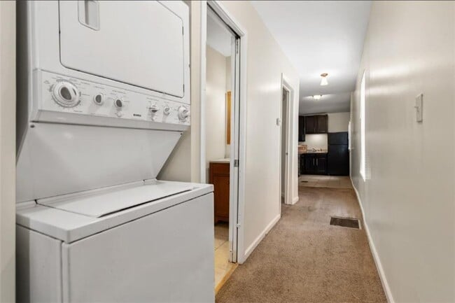 Photo - 153 Little St SE