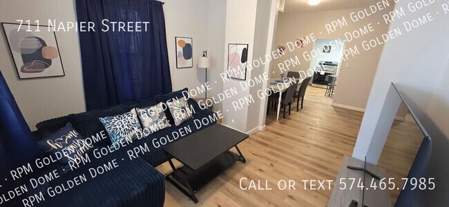 Photo - 711 Napier St