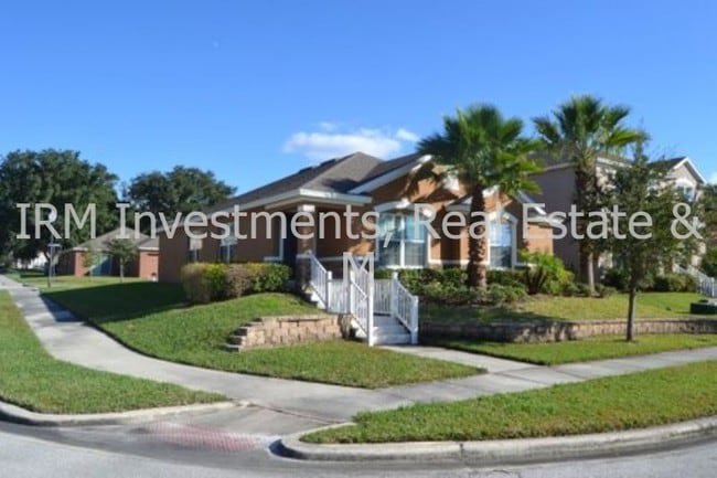Building Photo - 4 bed 2 bath house - Furnished