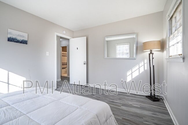 Photo - 2135 Knighton Dr