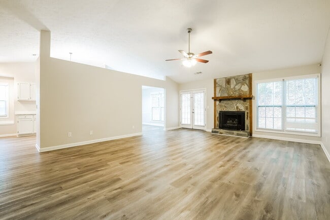 Photo - 3510 Shelly Dr NW