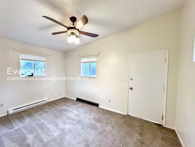 Photo - 110 1/2 W Cheyenne Rd Unit back