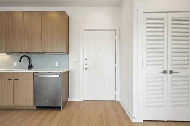 Photo - 4802 S Congress Ave Unit 403