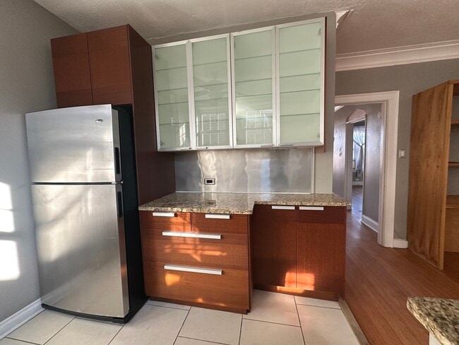 Photo - 1354 W Greenleaf Ave Unidad 3A