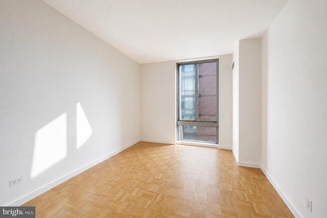 Photo - 950 25th St NW Unit 814N