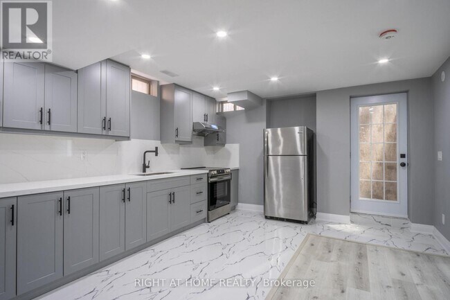 Photo - 136 Durhamview Cres