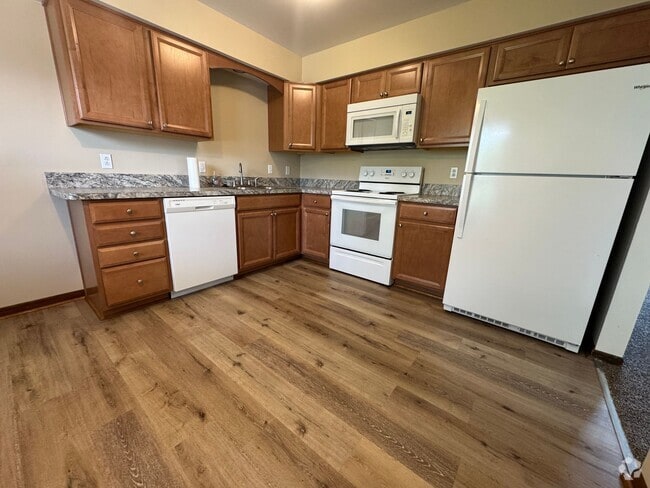 Building Photo - 3 Bedroom Townhouse, Rossford Schools! Unit 28938 Lem