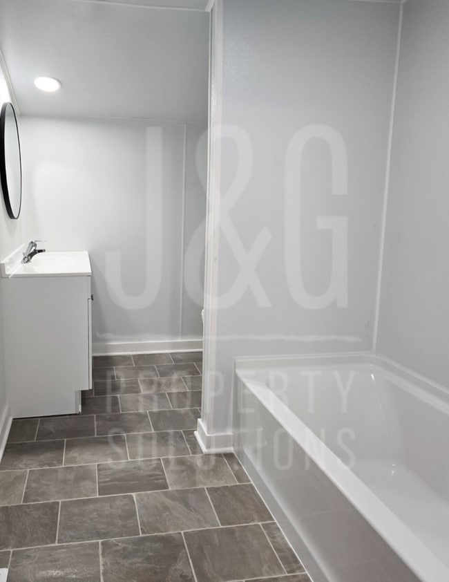 Photo - 3 Bedroom 1 Bath Row House