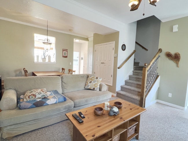 Photo - 884 Hamlet Cir S