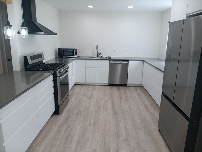 Photo - 3 Bedroom, 1 Bathroom Home! Schedule a Showing Soon!