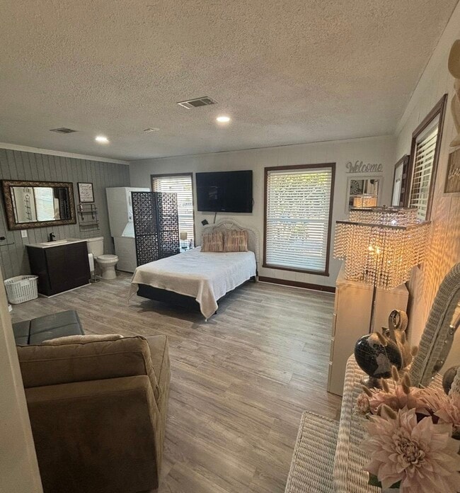 Photo - 6873 Foxchase Cir