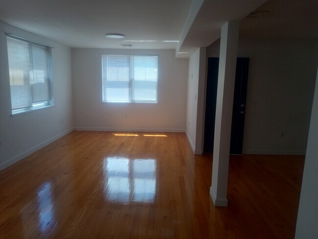 Photo - 411 Shirley St Unit 2