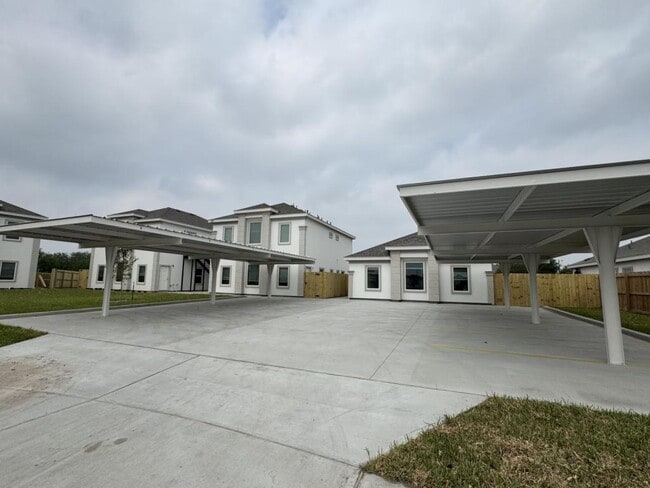 Building Photo - 1312 W Sucre Dr Unit 1 Rental