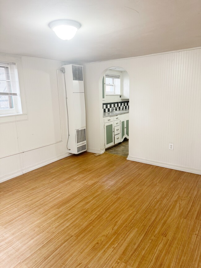 Photo - 310 SE Spring St Apartments