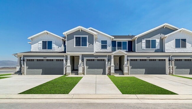 Photo - 1068 E Scuttlebutt Ln Townhome