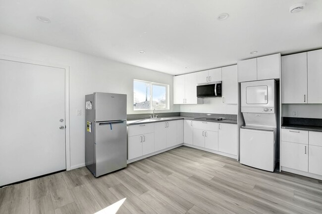 Photo - Newly renovated 1 bedroom / 1 bath apartment available now! Unit 1514 1/2