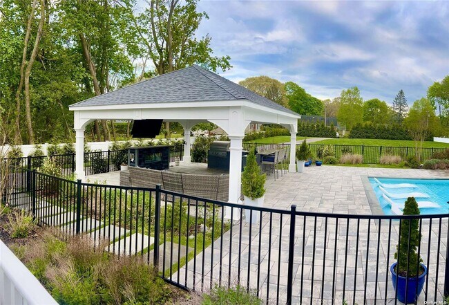 Photo - 3655 Pequash Ave