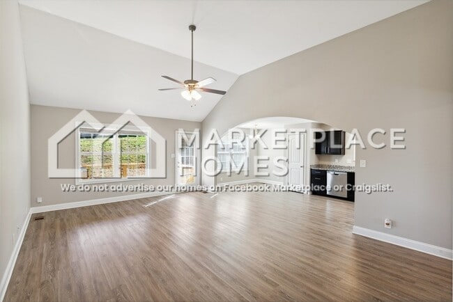 Photo - 534 Somerset Ln