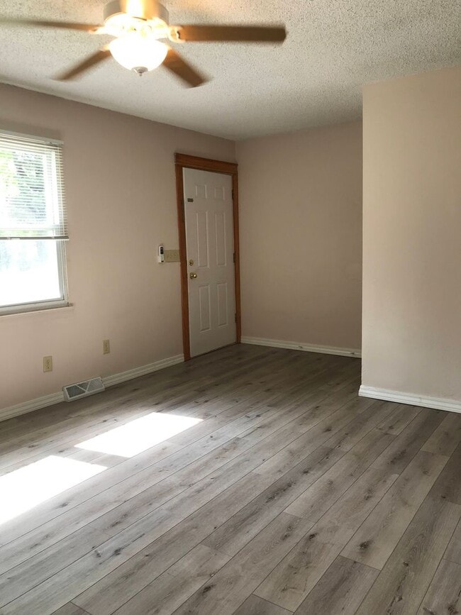 Photo - Charming home with an attached Garage