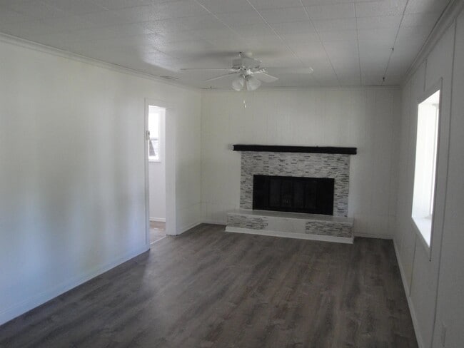 Photo - 7205 Rogers St