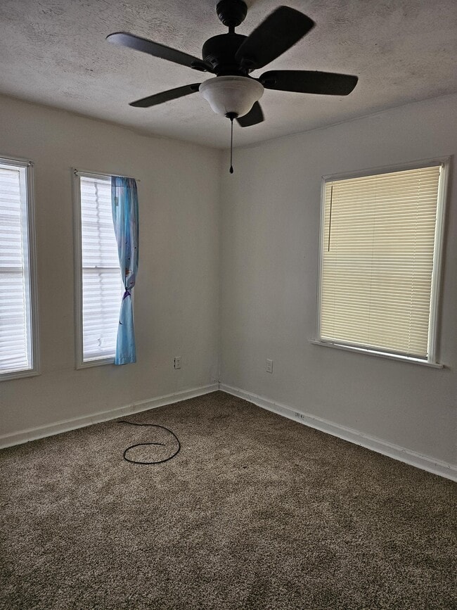 Photo - 870 Crawford St