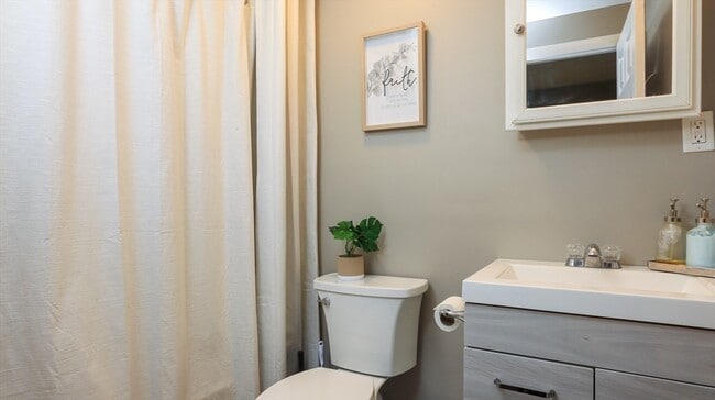 2 Patricia Dr Unit 4