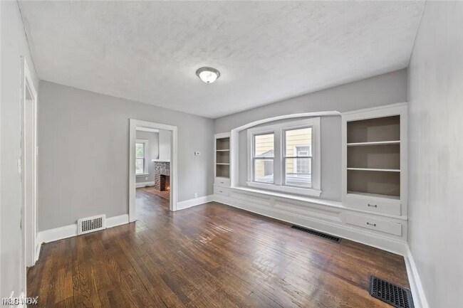 Photo - 2 br, 1 bath Duplex - 3035 West 116th Stre...