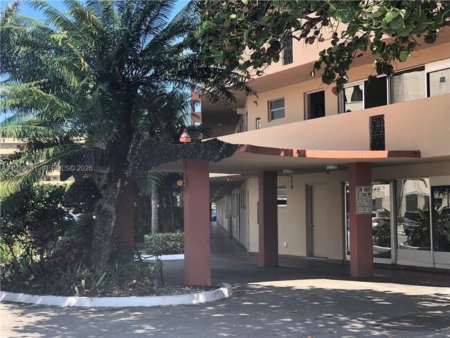 Photo - 1750 NE 191st St Unit 403-1