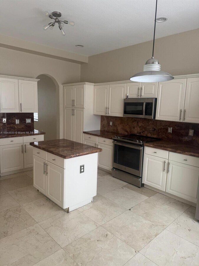 Photo - Northwest 179 Lane, Hialeah, FL 33018 - 4 BR 3.5 BA single-family home