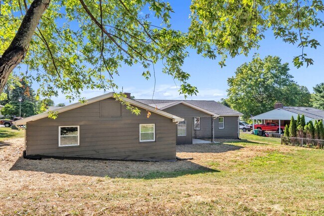 Photo - 211 Della Ln